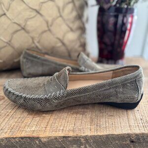 Leather Taupe/Light Green Textured Loafers Size 9.5